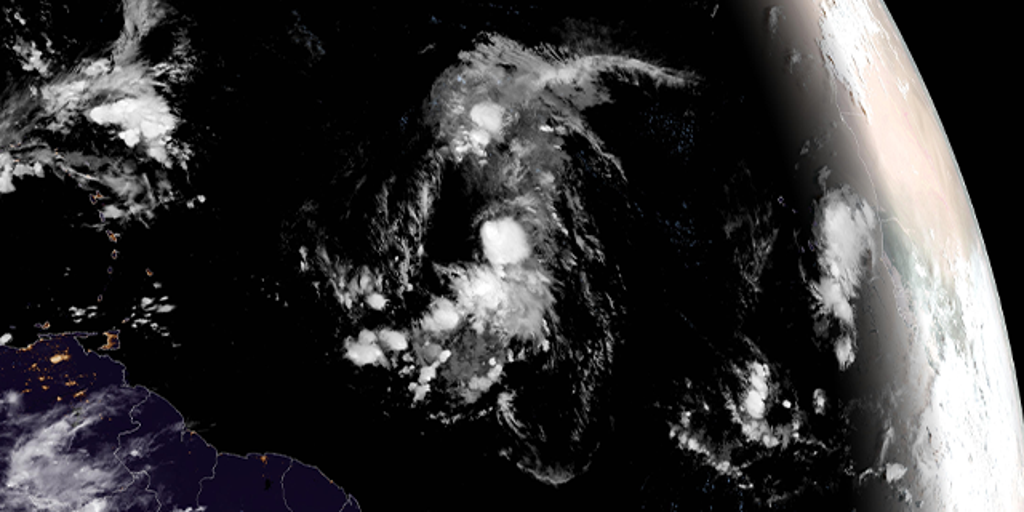 Daily Weather Update from FOX Weather: Tropical Depression 7 forms in Atlantic as coastal storm moves onshore